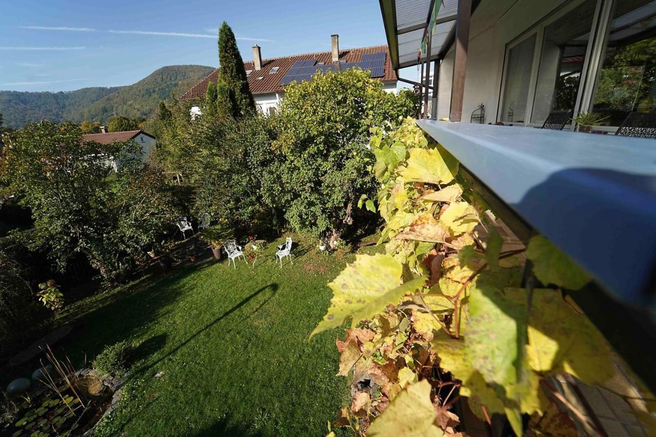 Ferienwohnung Im Haus Lotus Mit Grossem Balkon Und Garten Бад-Урах Экстерьер фото